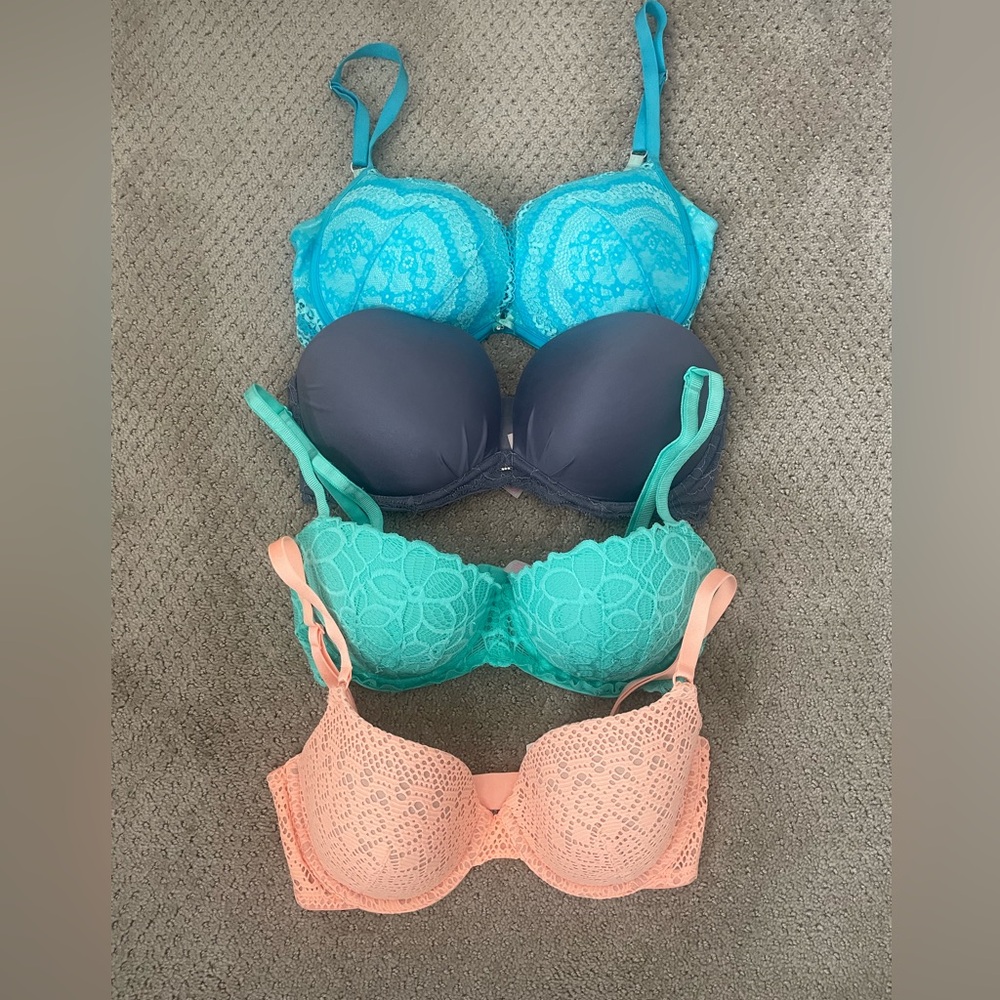 Lot of 4 Victoria’s Secret Bras- 32DD